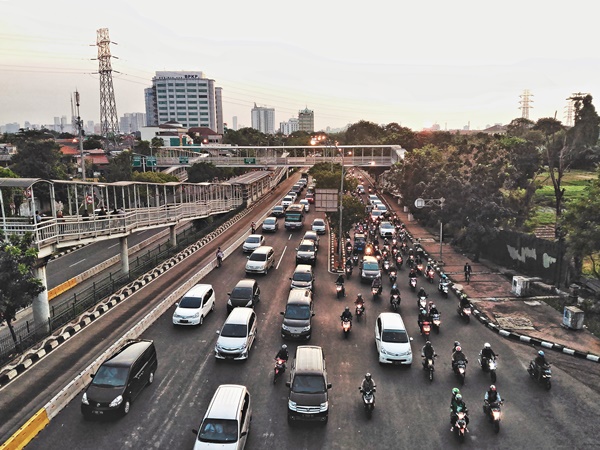 Lalu lintas kota Jakarta yang padat
